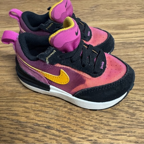 Youth Nike Waffle One Pink/Gold Sneakers Sz 5C Athletic Gym - Picture 3 of 8